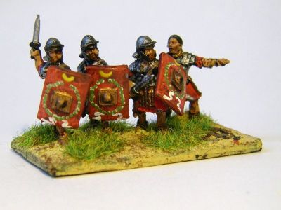 Early Imperial Roman Legionaries in segmented armour
EIR Legionaries from [url=http://www.rebelminis.com/]Rebel Miniatures[/url], based as legionary lanciarii
Keywords: EIR