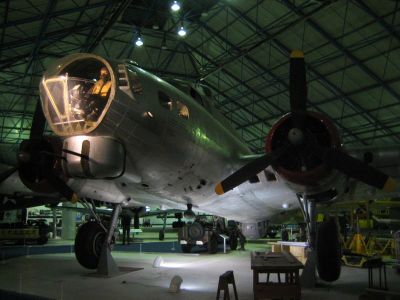 B17 (?)
Photos from RAF Museum Hendon, London.
Keywords:  Hendon