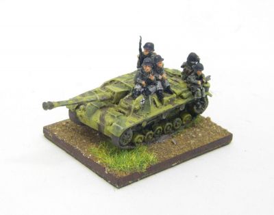 Pendraken StuG with long barrel, 
Arrowhead German tank riders added. StuG originally had short "infantry support" barrel but I lost it when stripping it down for a repaint!
