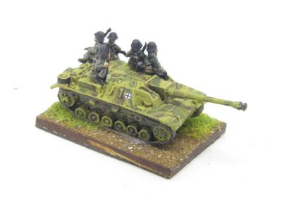 Pendraken StuG with long barrel, 
Arrowhead German tank riders added. StuG originally had short "infantry support" barrel but I lost it when stripping it down for a repaint!
