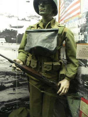 US WW2 infantry uniform. 
Taken at the surprisingly impressive [url=http://www.armedforcesmuseum.com/]Armed Forces Museum[/url] in Largo, near Tampa, Florida. Greener blouse and khaki type trousers
