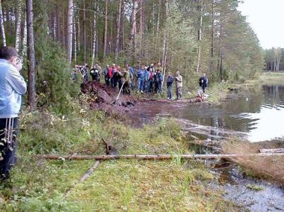 T34/76A recovered from an Estonian lake
T34/76A in German markings recovered (alledgedly in working order) from an Estonnian lake. Follow [url=http://www.englishrussia.com/?p=299]this link[/url] for the full story 
Keywords:  Russian German