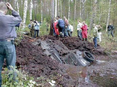 T34/76A recovered from an Estonian lake
T34/76A in German markings recovered (alledgedly in working order) from an Estonnian lake. Follow [url=http://www.englishrussia.com/?p=299]this link[/url] for the full story 
Keywords:  Russian German